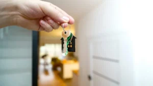 Llaves de una propiedad en Dubái, hipoteca para inversores extranjeros